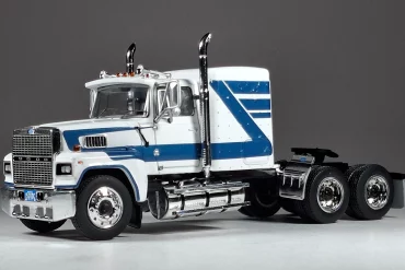 1;64 Ixo Ford LTL 9000 1