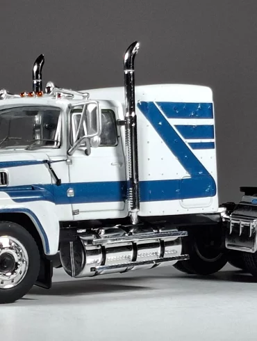 1;64 Ixo Ford LTL 9000 1