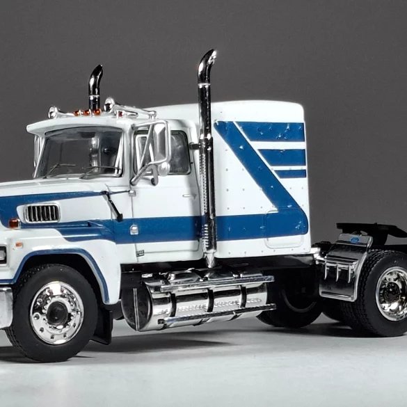 1;64 Ixo Ford LTL 9000 1